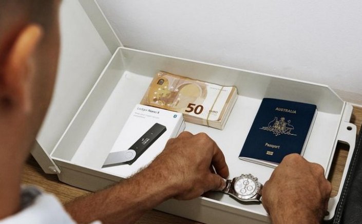 Mykonos Safe Deposit Box - SBOX: Θυρίδες Θησαυροφυλακίου προσφέρουν αίσθηση ασφάλειας και εμπιστοσύνη στους ιδιοκτήτες τουριστικών καταλυμάτων [Video]