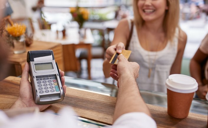 Tax Fraud: Πρόστιμα έως και 100.000 ευρώ για πειραγμένες ταμειακές και απόκρυψη αποδείξεων [Εγκύκλιος]