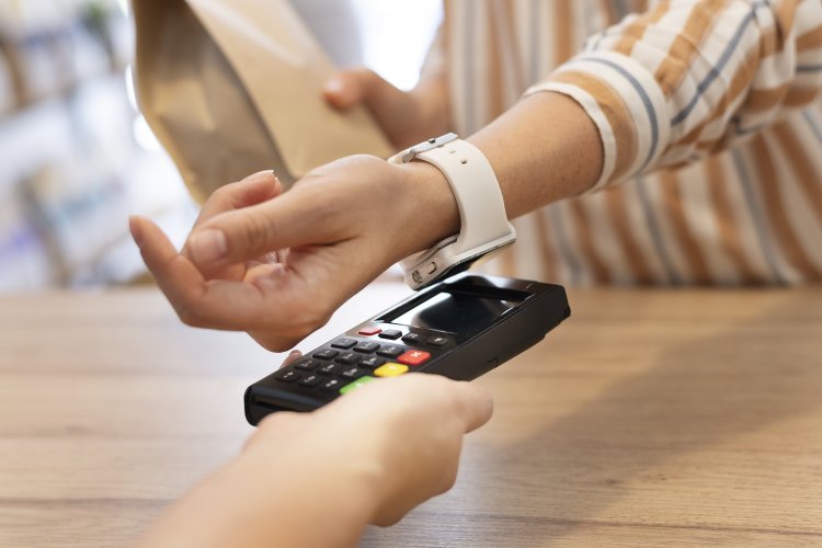 Online cash registers: Την 1η Μαρτίου αρχίζει η διασύνδεση ταμειακών μηχανών και POS – Πώς θα γίνονται οι συναλλαγές