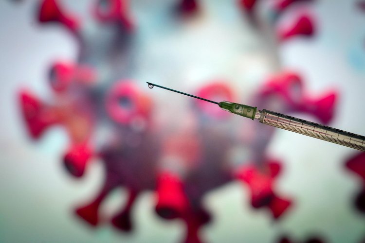 New Covid vaccines: «Φουντώνει» η ανησυχία για τη νέα εξάπλωση του Covid; Μαζί με τα αντιγριπικά & τα  εμβόλια κατά της υποπαραλλαγής «Eris»