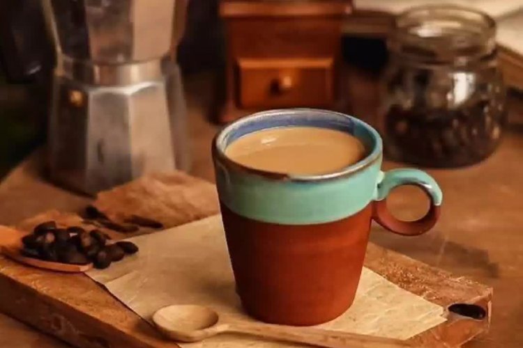 Milk in Coffee: Απολαμβάνετε τον καφέ με γάλα; Δείτε ποιο είναι πιο υγιεινό για να επλέξετε!!