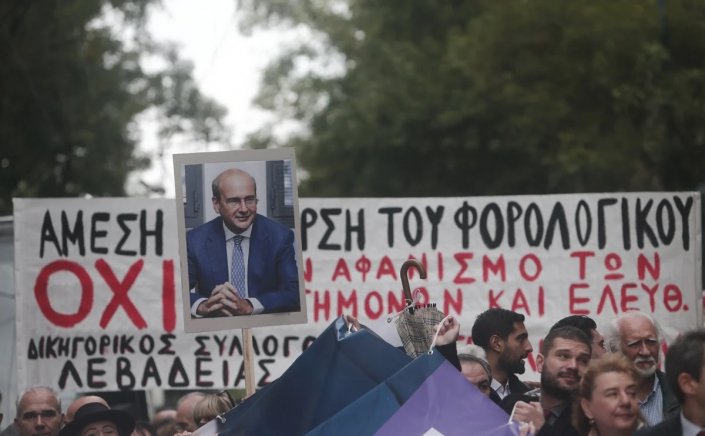 Draft Tax Bill: Στα άκρα οι ελεύθεροι επαγγελματίες για το νέο φορολογικό - Απεργιακό μπαράζ - Νέες υποχωρήσεις της κυβέρνησης