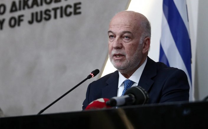 Justice Min Floridis: Άγνοια από το υπ. Δικαιοσύνης για τον γάμο των ομόφυλων ζευγαριών – Ο «πονοκέφαλος» στο Μαξίμου συνεχίζεται