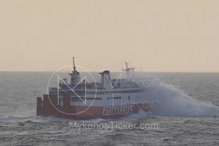 Lifting of a sailing ban: Άρση απαγορευτικού απόπλου από από το απόγευμα για το λιμάνι του Πειραιά - Παραμένει σε Ραφήνα & Λαύριο