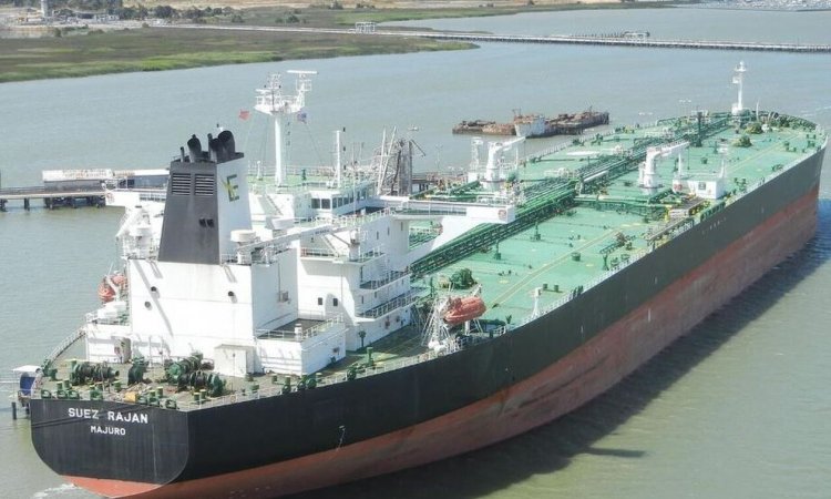 Pirates seize Greek tanker: Πειρατεία σε εξέλιξη σε ελληνόκτητο tanker στα στενά του Ορμούζ
