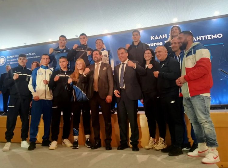 Hellenic Boxing: Ο πρόεδρος της Ε.Ο.Π Χάρης Μαριόλης στην κοπή της πρωτοχρονιάτικης πίτας του Αθλητισμού, στο Υπουργείο Παιδείας 
