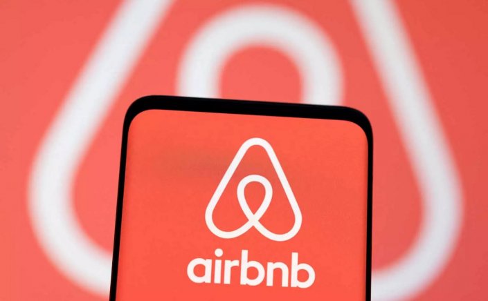 Airbnb changes: Πλαφόν στις άδειες Airbnb σε δημοφιλή νησιά [Μύκονος], έλεγχος από ξενοδόχους και αυστηρότεροι κανόνες