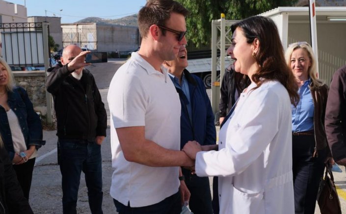 SYRIZA leader Kasselakis: Επίσκεψη Κασσελάκη στο νοσοκομείο Σύρου - Ζούμε χάρη στο τεράστιο φιλότιμο γιατρών και νοσηλευτών