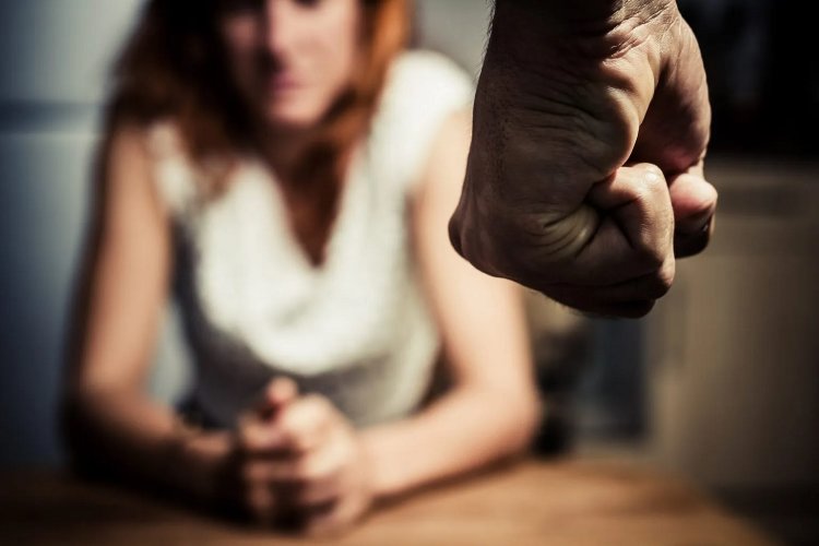 Domestic Violence: Αλλάζει το νομικό πλαίσιο για την ενδοοικογενειακή βία - Δίκες εξπρές και κακούργημα