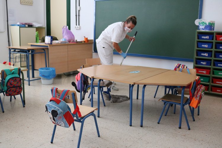 Municipality of Mykonos - Recruitments: Προσλήψεις 15.527 ατόμων [22 στην Μύκονο] ως προσωπικό καθαριότητας των σχολείων της Χώρας [Έγγραφο]