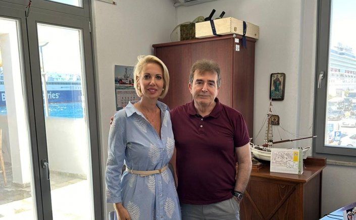 MP Katerina Monogiou: Κατ’ ιδίαν συνάντηση της Κατερίνας Μονογυιού με τον Μιχάλη Χρυσοχοΐδη στην Μύκονο - Η Μύκονος είναι ασφαλής για όλους τους επισκέπτες