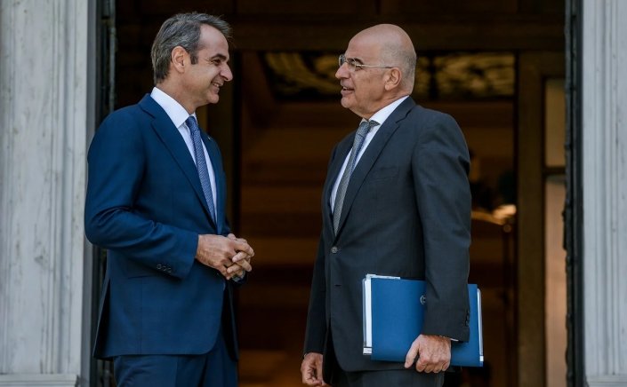 Political Developments: Γιατί το Μαξίμου έριξε στην «αρένα» τον Δένδια για Πρόεδρο της Δημοκρατίας