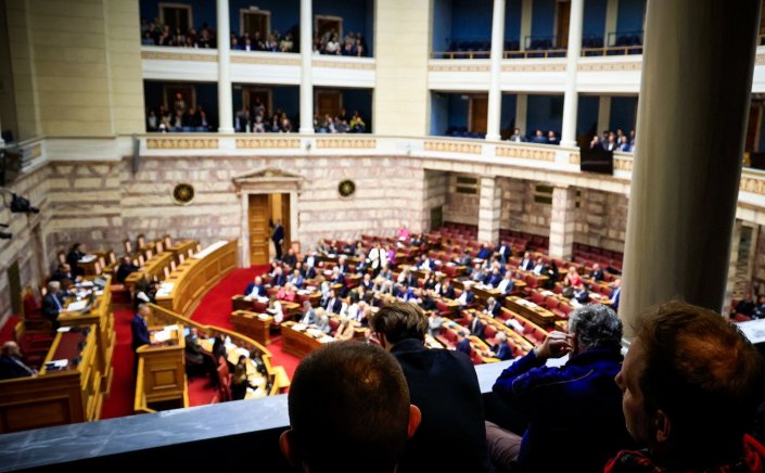 Political Developments: Σε γεύματα και δείπνα «αναστενάζουν» υπουργοί και βουλευτές της ΝΔ