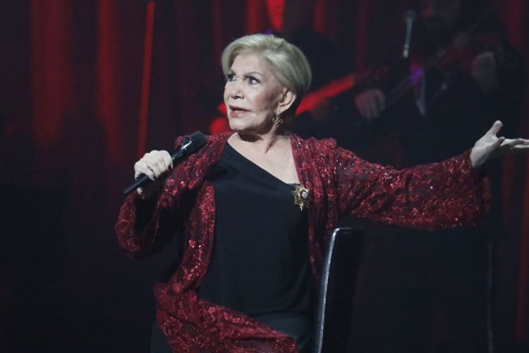 Marinella Collapses on Stage: Η Μαρινέλλα στην πιο δύσκολη «πίστα».... Δίνει μάχη για τη ζωή της στη ΜΕΘ μετά το εγκεφαλικό