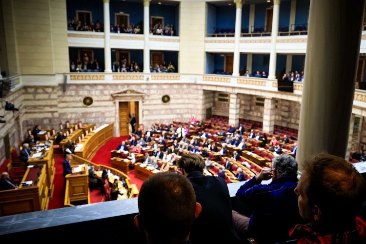 Political Developments: Σε γεύματα και δείπνα «αναστενάζουν» υπουργοί και βουλευτές της ΝΔ