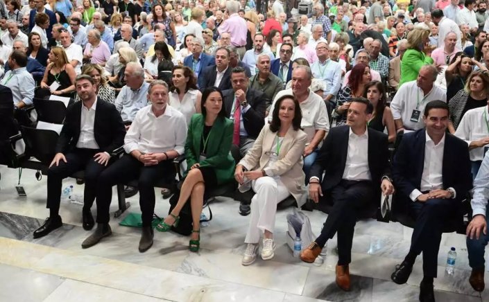 PASOK Leadership Candidates: Το rebranding του ΠΑΣΟΚ