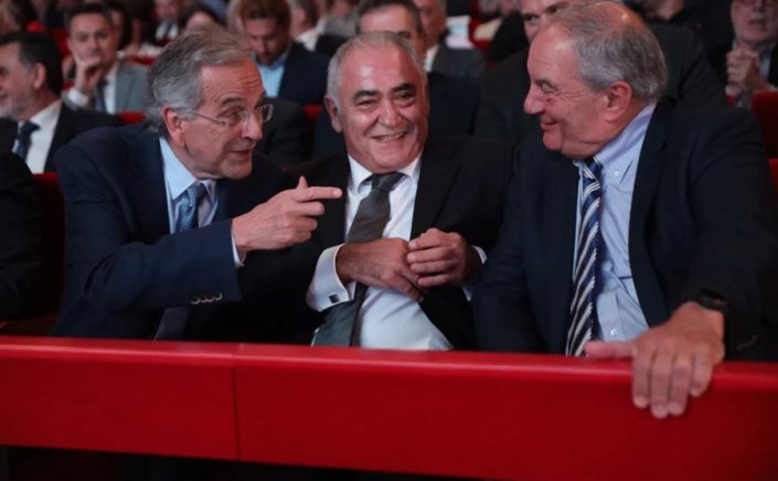 Past PM Karamanlis-Samaras: Νέο τετ α τετ Καραμανλή - Σαμαρά με πειράγματα στα βραβεία του Επαγγελματικού Επιμελητηρίου