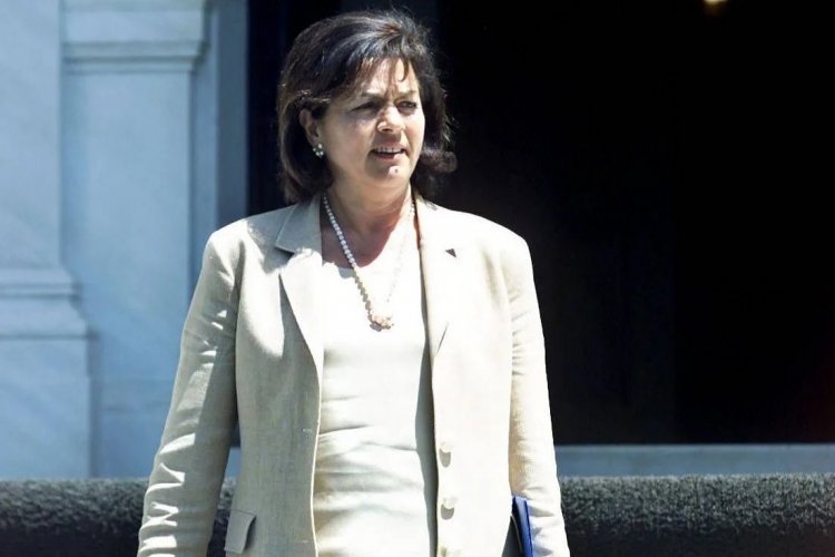 Ο Χρήστος Βερώνης αποχαιρετά τη Βάσω Παπανδρέου