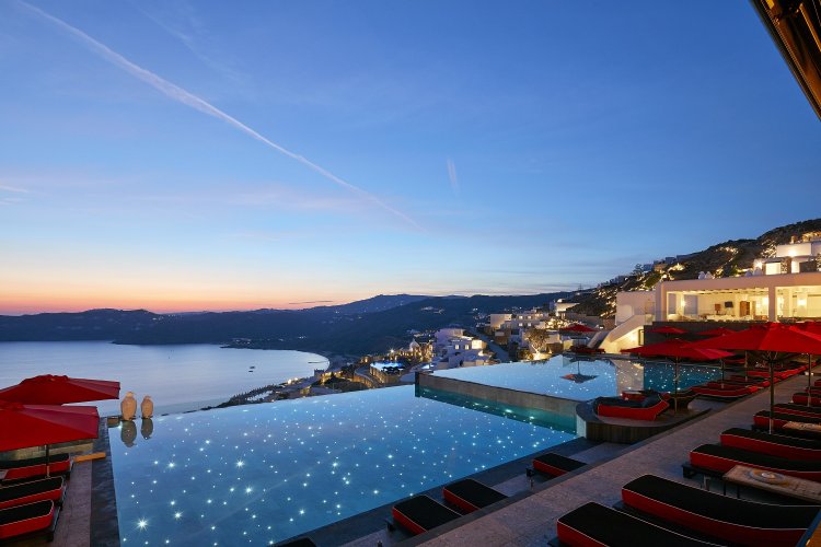 Hotel Salt Water Pools: Με θαλασσινό νερό οι πισίνες των ξενοδοχείων στα νησιά - Ρυθμίσεις για Airbnb - Δυνατότητα κατασκευής κτηρίων στέγασης εργαζομένων στα ξενοδοχεία