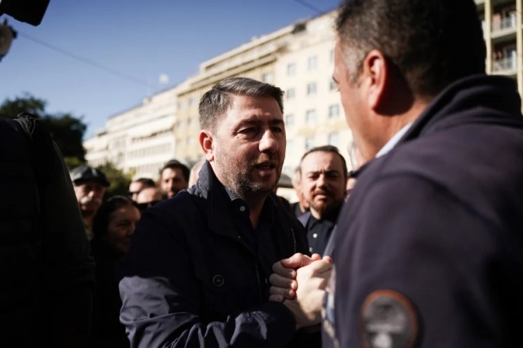 PASOK: Το ΠΑΣΟΚ διάλεξε όχθη!! Επανασυνδέεται με τον κόσμο της εργασίας!!