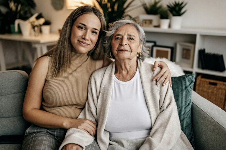 Neighbourhood Care: Έρχεται ο «φροντιστής της γειτονιάς» - Πότε ξεκινάει το νέο πρόγραμμα