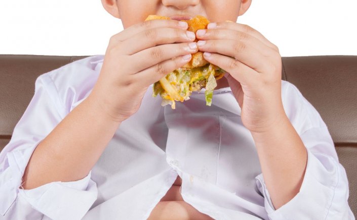 Ultra-processed foods & kids: Τα υπερ-επεξεργασμένα τρόφιμα μπορούν να προκαλέσουν αλλαγές στα δόντια των παιδιών