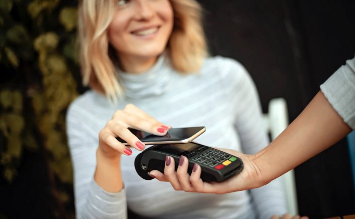 POS Installation: Μπαράζ ελέγχων της ΑΑΔΕ για τη διασύνδεση POS-Ταμειακών!! Έλεγχοι σε νυχτερινά κέντρα, εστίαση & influencers