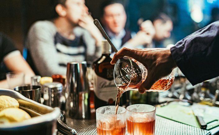 School Events: Τι αλλάζει με τις σχολικές εκδηλώσεις σε μπουζούκια και κλαμπ