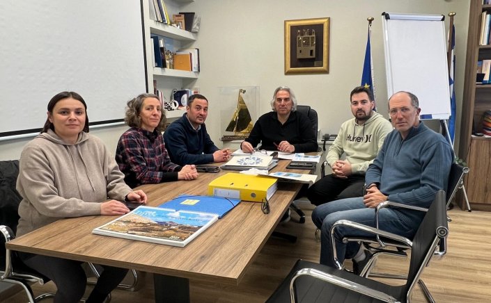 Mayor of Tinos: Σύσκεψη Εργασίας με το Δίκτυο Μπλε Δήμων και Προγραμματισμός Επόμενων Δράσεων για την Προστασία του Θαλάσσιου Περιβάλλοντος στην Τήνο