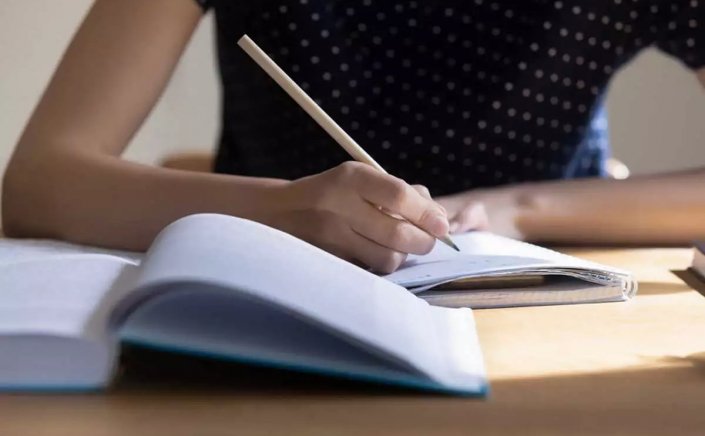 Panhellenic Exams: Οι Πανελλήνιες είναι εδώ και μένουν!! Μητσοτάκης ακυρώνει Μητσοτάκη για το Εθνικό Απολυτήριο!!