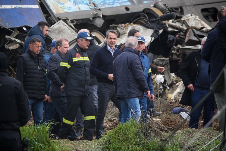 Politics & current affairs: Στροφή για τα Τέμπη!! «Παράθυρο» Μητσοτάκη σε προανακριτική για Καραμανλή μετά τα συλλαλητήρια!!