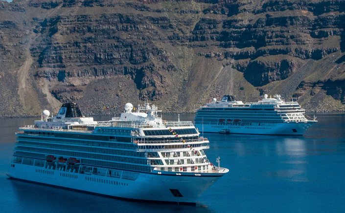 Santorini's cruise tourism in Jeopardy: Πλήγμα στον τουρισμό, στρίβει για Χανιά το πρώτο κρουαζιερόπλοιο