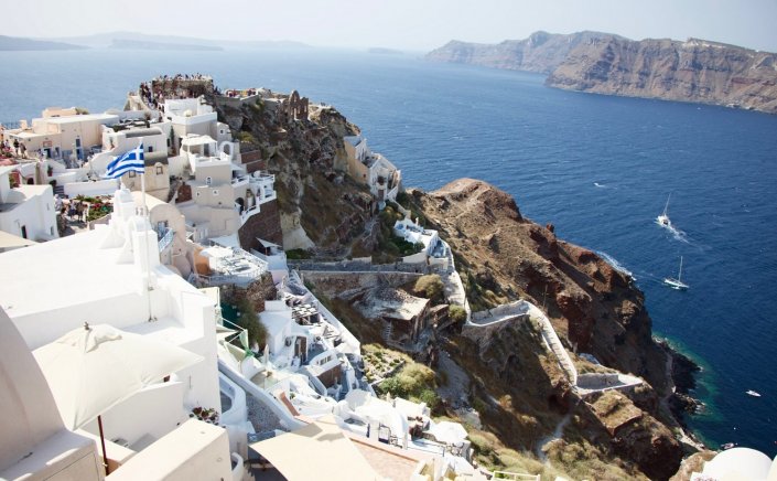 The secret tunnels of Santorini: Αποκάλυψη!! Τα μυστικά τούνελ της Σαντορίνης και το όργιο της άναρχης δόμησης στο νησί!!