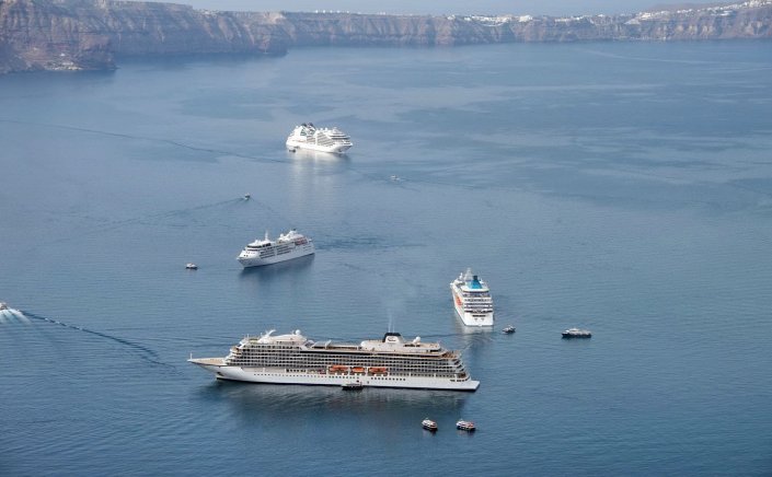 Fee for Cruise Passengers: Στον «πάγο» το τέλος κρουαζιέρας σε Μύκονο & Καλντέρα λόγω Σαντορίνης;