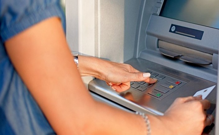 ATM Withdrawal: Το κουμπί που πρέπει να πατάμε μετά την ανάληψη από ATM, για την προστασία μας!!
