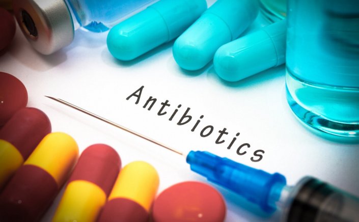 Antibiotic prescribing: Συνταγογράφηση λιγότερων αντιβιοτικών η λύση για τα υπερβακτήρια