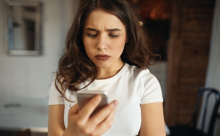 Alert!! Smishing!! Η ΑΑΔΕ συνιστά ΠΡΟΣΟΧΗ σε παραπλανητικά SMS που υποδύονται τις Τελωνειακές υπηρεσίες!! Δείτε πώς μοιάζει ένα τέτοιο μήνυμα!!