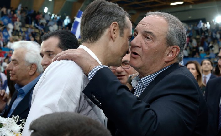 Gov & Political Affairs: Γιατί ο Καραμανλής δεν σηκώνει το γάντι!! Γιατί ο Μητσοτάκης θα σταματήσει τις επιθέσεις!!