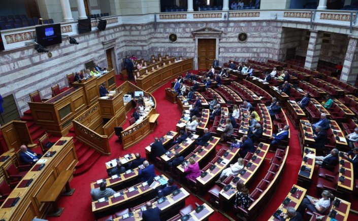 Gov & Political Affairs: Τρικυμία στο Μαξίμου!! Τώρα ειδοποιούνται οι βουλευτές ότι η ΝΔ δεν θα μείνει στην ψηφοφορία!!