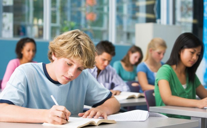 Education Policy: «Υπερβαθμολόγηση Μαθητών»!! Στρέβλωση στον τρόπο αξιολόγησης των μαθητών σε Γυμνάσιο & Λύκειο - Μελέτη για νέα κριτήρια προαγωγής & αποφοίτησης!!