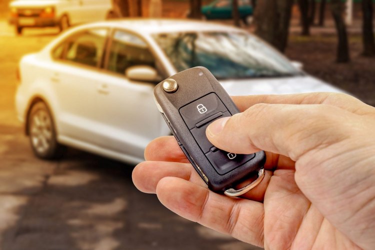 Your car key battery is dead? Έμεινε από μπαταρία το κλειδί του αυτοκινήτου? Πώς θα ξεκινήσεις τον κινητήρα!!