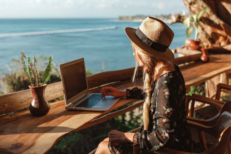Executive Digital Nomads: Ήλιος, θάλασσα και Wi-Fi!! Η Ελλάδα αποκτά δυναμική στη διεθνή σκηνή των executive nomads!!