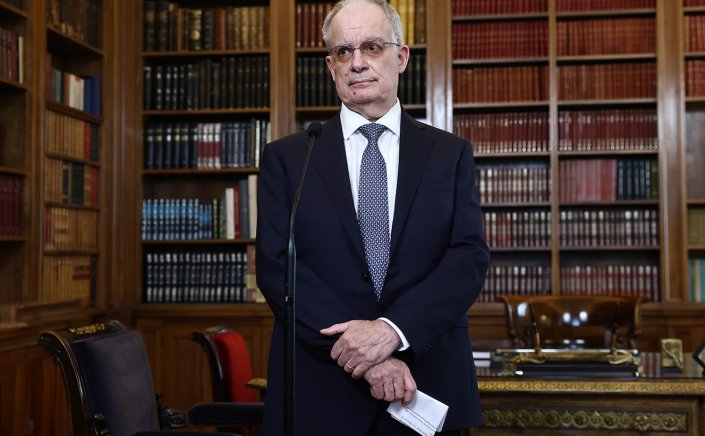 Behind The Scenes: Ενοχλείται από Πρόεδρο της Δημοκρατίας και Δένδια!!