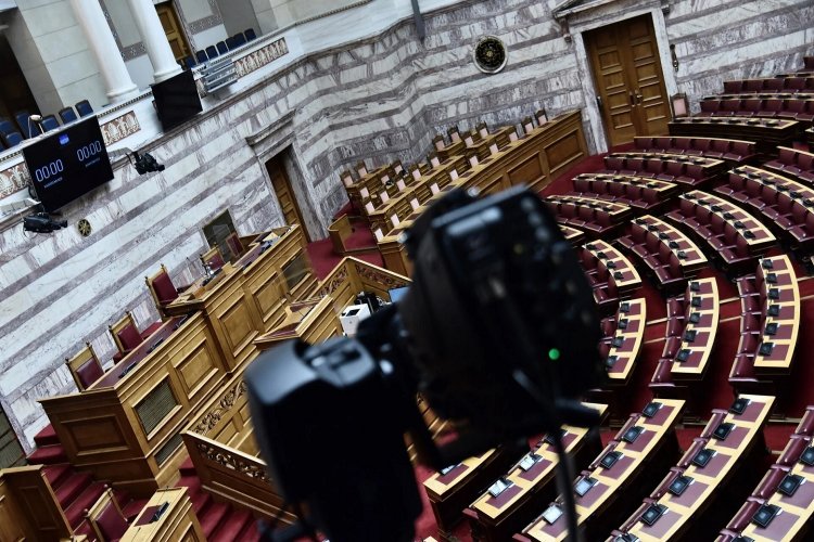 Behind the Politics: Βίαιες αλλαγές στο πολιτικό σύστημα φέρνει η κατάρρευση των κομμάτων