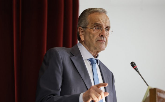 Ex - PM Samaras: Την Κυριακή ο Α. Σαμαράς ανοίγει τα χαρτιά του για το νέο κόμμα και τις σχέσεις με τον Κ. Καραμανλή