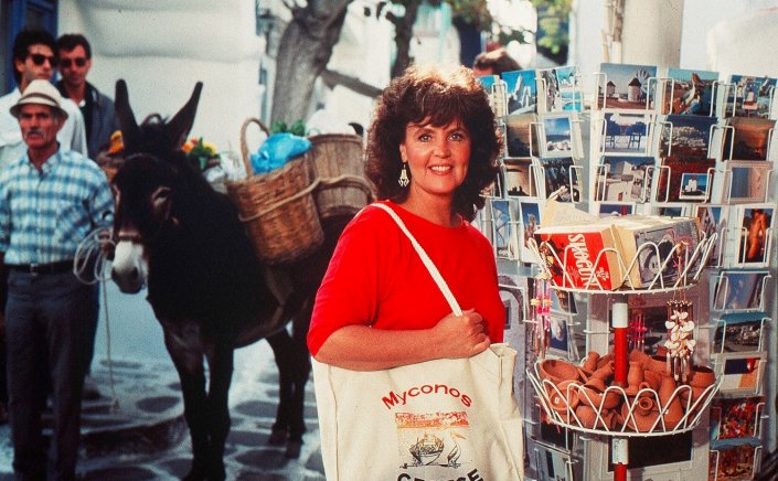 Notable Death: Ύστατο αντίο στην Pauline Collins της υπέροχης ταινίας «Shirley Valentine» που γυρίστηκε στη Μύκονο