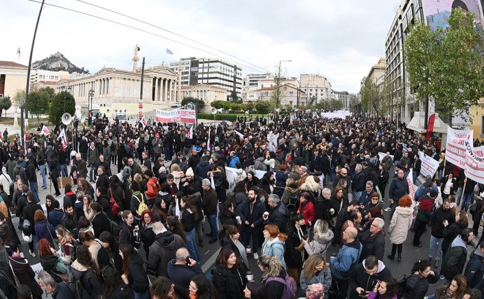 Gov & Political Affairs: Βουλευτές σε Μαξίμου με αφορμή τη φυγάδευση Μητσοτάκη!! “Δείτε τι θα πάθουμε!!”