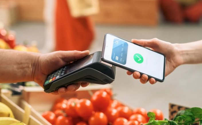 Mandatory IRIS payments: Και με IRIS τα ψώνια από 1η Δεκεμβρίου, βαριά πρόστιμα και υποχρεώσεις για τις επιχειρήσεις