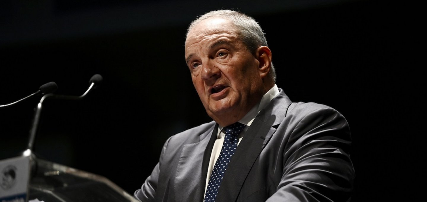 Past PM Karamanlis: Παρέμβαση Καραμανλή για την ποιότητα της Δημοκρατίας, με «καρφιά» για Μητσοτάκη - Θρυαλλίδα εξελίξεων