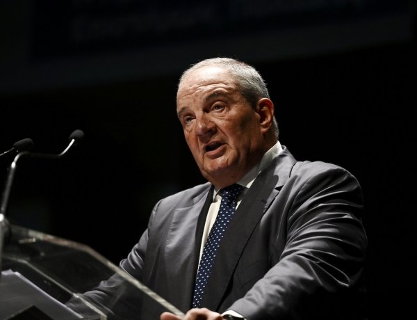 Past PM Karamanlis: Παρέμβαση Καραμανλή για την ποιότητα της Δημοκρατίας, με «καρφιά» για Μητσοτάκη - Θρυαλλίδα εξελίξεων